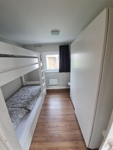 Kinderzimmer mit Doppelstockbett und Ausziehbett