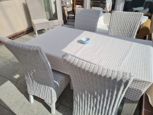 Sitzgelegenheit unter Dach