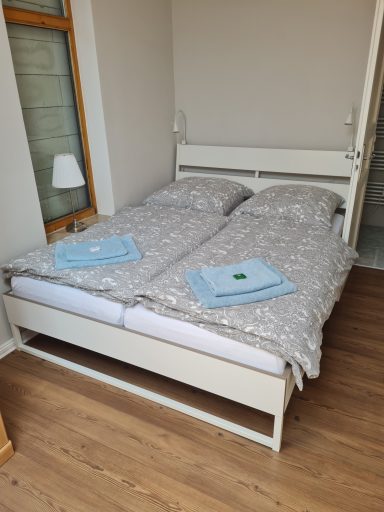 Doppelbett im Schlafzimmer